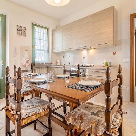 Casa Vacanze Dalla Ci Capezzano Pianore Екстериор снимка
