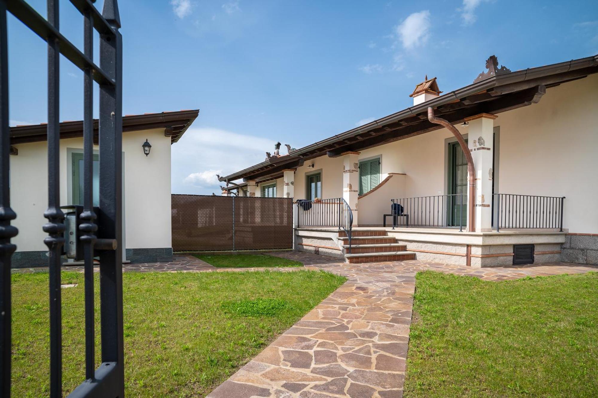 Casa Vacanze Dalla Ci Capezzano Pianore Екстериор снимка