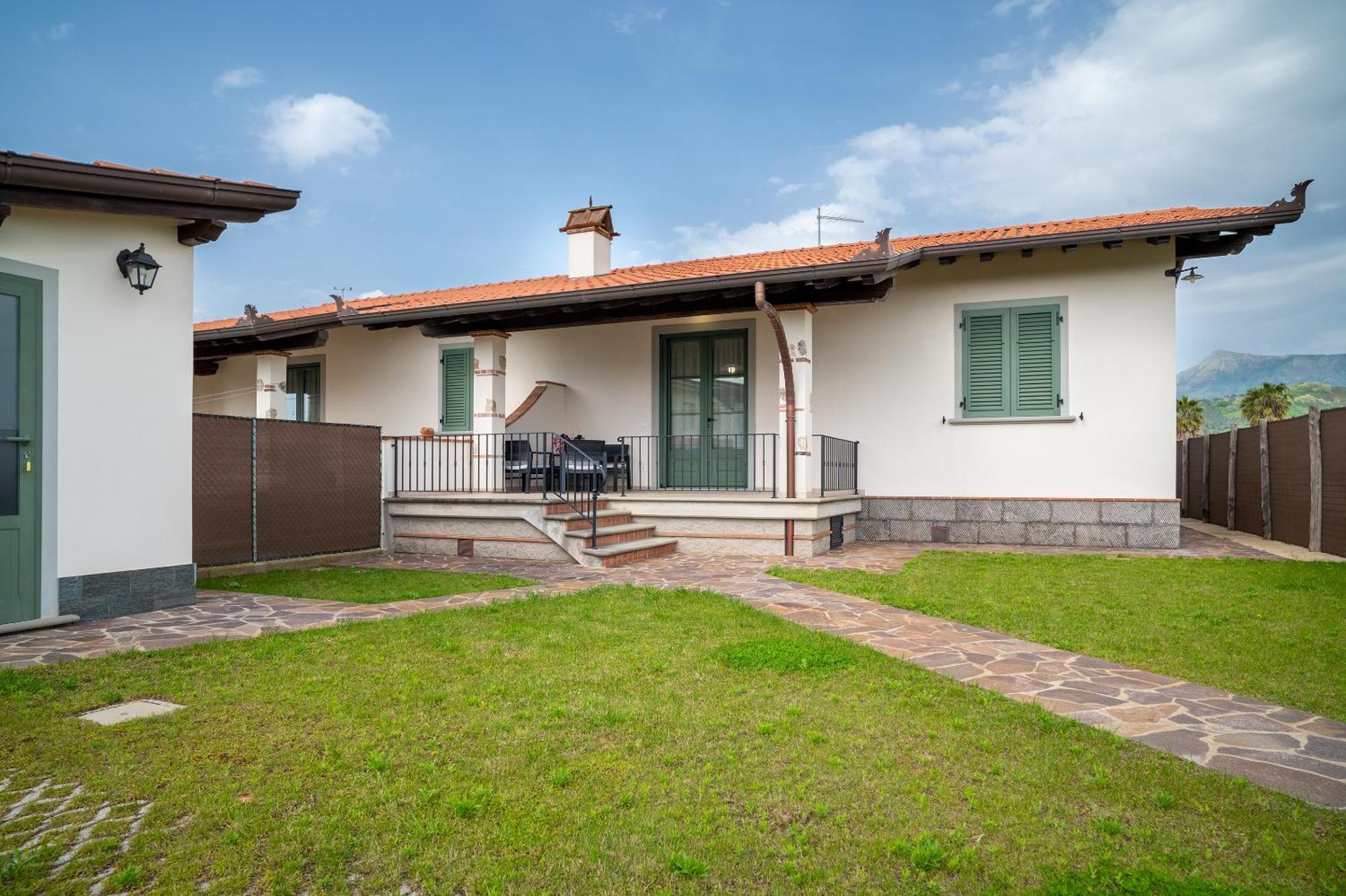 Casa Vacanze Dalla Ci Capezzano Pianore Екстериор снимка